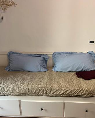 divano letto matrimoniale con cassettone