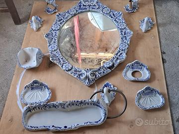 specchio e accessori da bagno
