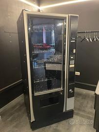 Distributore automatico snack