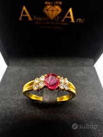 Anello oro giallo 18kt rubino e diamanti.  315/23