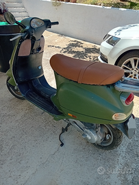 Vespa scooter 50