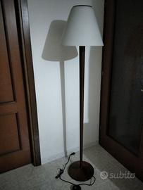 Lampada da terra  marca PENTA, con piantana.