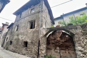 CASA SEMINDIPENDENTE A EDOLO