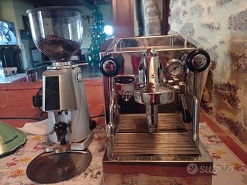 Macchina da caffè professionale con macinino 