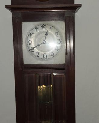 Orologio a pendolo antico