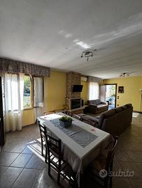 Villetta bifamiliare con giardino privato