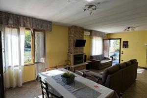 Villetta bifamiliare con giardino privato