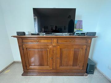 Soggiorno completo in legno massello classico.
