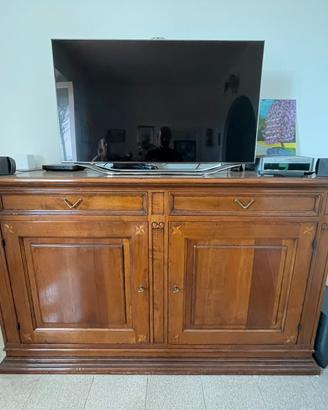 Soggiorno completo in legno massello classico.