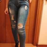 jeans con strappi donna..Stradivarius