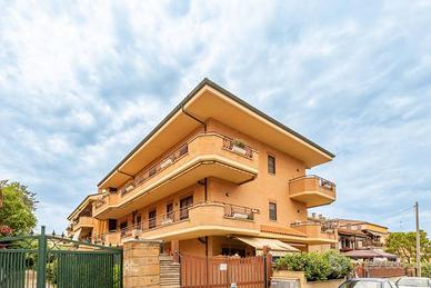 Appartamento di 130 m² con 4 locali e box auto a M