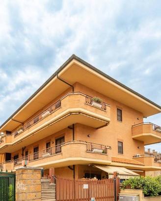 Appartamento di 130 m² con 4 locali e box auto a M