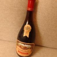 Bottiglia di Barolo d'annata 