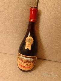 Bottiglia di Barolo d'annata 