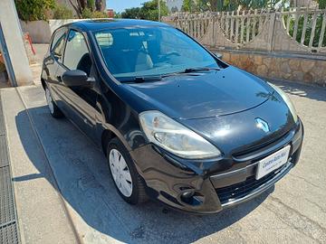 Renault Clio Van "TAGLIANDI RENAULT"