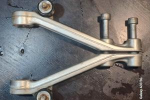 Y che sostiene la marmitta di Ktm Duke 690 mod '17