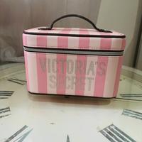 Victoria’s Secret beauty-case