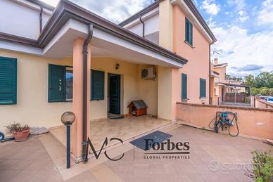 Orosei - Appartamento con ampio cortile privato