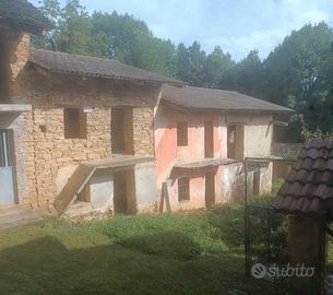 Rustico Pratogaudino con 11 giornate terreno bosco