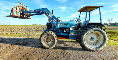 Trattore Ford 8210 DT 4RM 6 cilindri cv 110