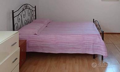 Letto matrimoniale e 2 reti ortopediche