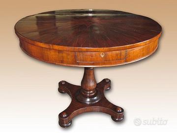 Tavolo rotondo intarsiato da salotto dell'Ottocent