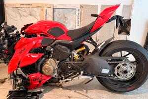 Ducati Streetfighter V4 2023 incidentata