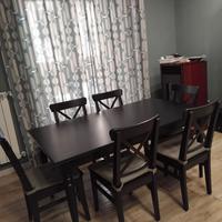 Tavolo Pranzo con sedie colore nero