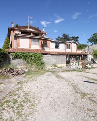 PORZIONE DI TRIFAMILIARE A MORLUPO