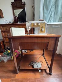 Macchina da cucire Singer 700