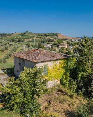 Rustico con grande potenziale