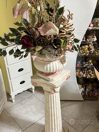 Colonna capitello con vaso