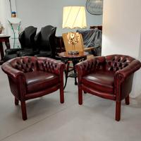 Coppia di poltrone chesterfield a pozzetto marrone