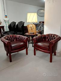 Coppia di poltrone chesterfield a pozzetto marrone