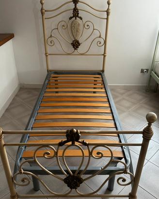 Letto singolo in ferro battuto rete a doghe
