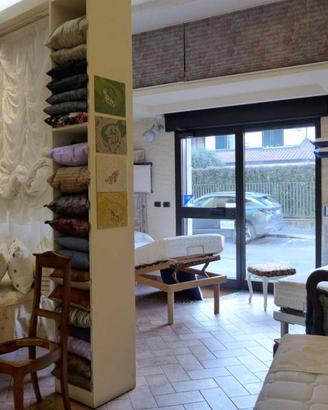Attività / Licenza di 140 m² con 4 locali a Abbiat