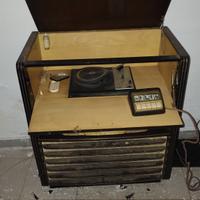 radiogrammofono Grundigd'epoca,   modello degli a