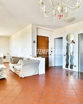 ATTICO CON AMPIO TERRAZZO VISTA MARE!!!