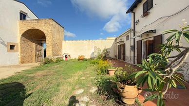 CASA SEMINDIPENDENTE A PARTINICO