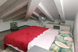 Camera in condivisione, compagno e angolo cottura