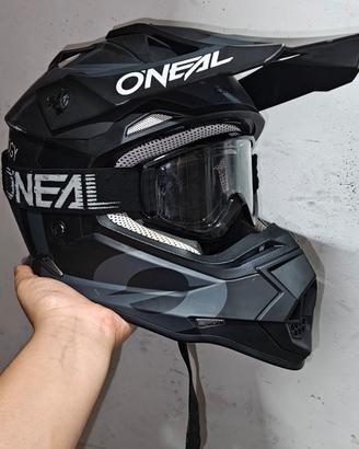 casco da pista oneil  con chiusura a doppio anello