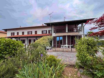 Ampia cascina con parco di mq.2500