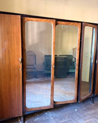 Armadio vintage antico