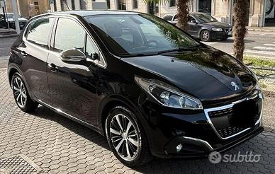 Peugeot 208 1.0 Puretech CV 82 5 porte allure