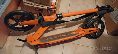 Monopattino Lamborghini NON ELETTRICO.