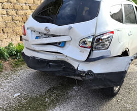 Nissan Qashqai+2 incidentata