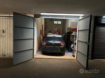 Porta garage in ferro a due ante, grigio antracite