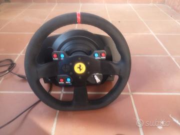 thrustmaster T300 con volante Ferrari in Alcantara