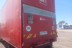 cassa con sponda caricatrice su iveco daily