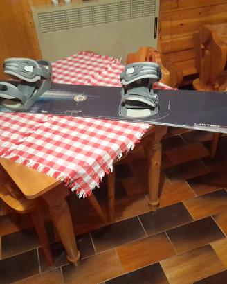 Tavola da snowboard 157 cm usata con attacchi wide